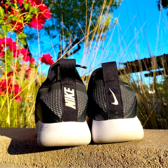 Nike LunarCharge Running Shoes, Black & White, Size 6.5 - Picture 3 of 8